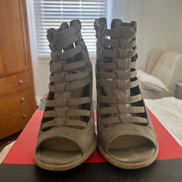 Guess Women’s Open Toe Booties - Picture 3 of 3